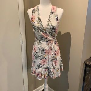 Cute Privacy Please wrap floral mini dress